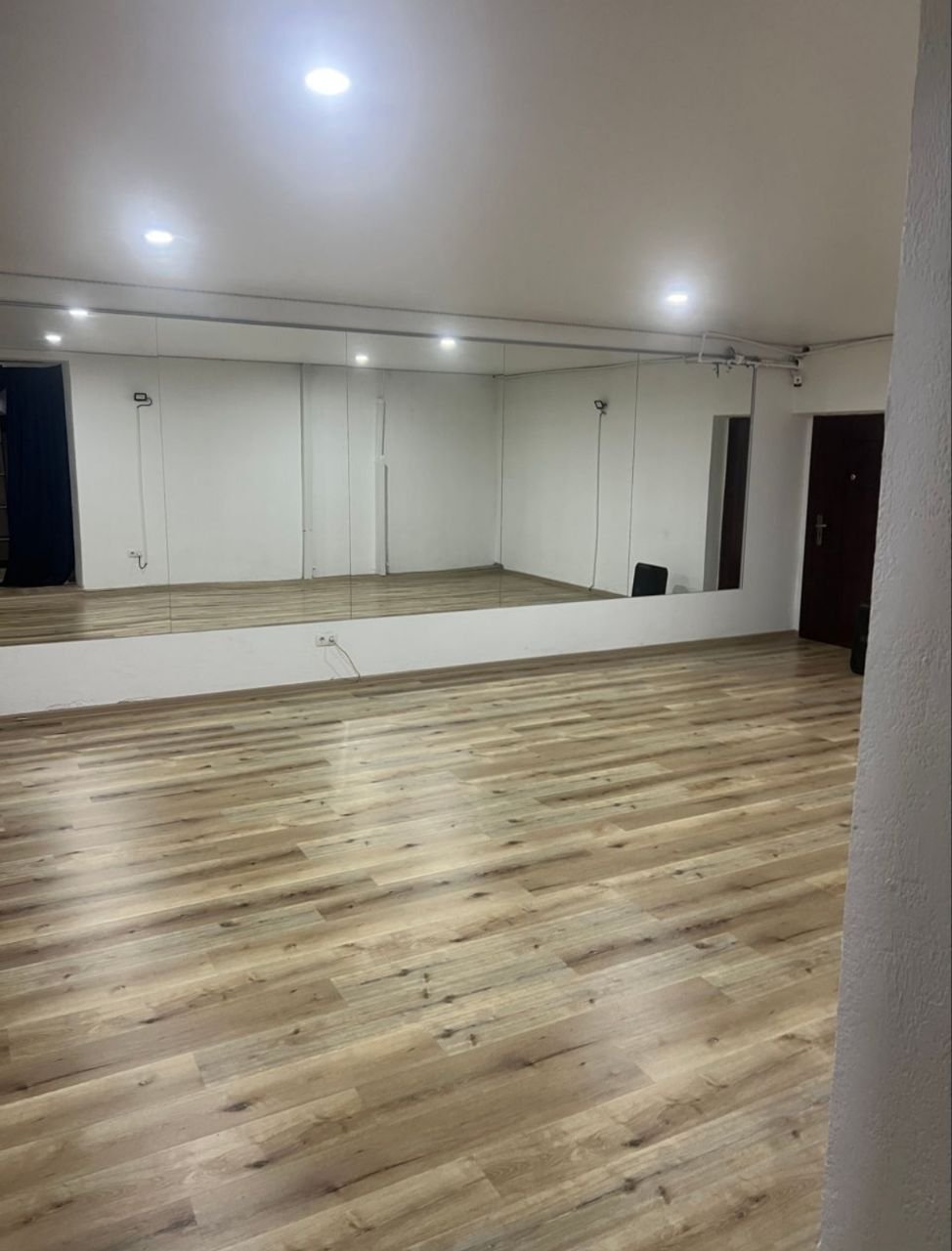 Comercial chirie 75 M Subsol Botanica